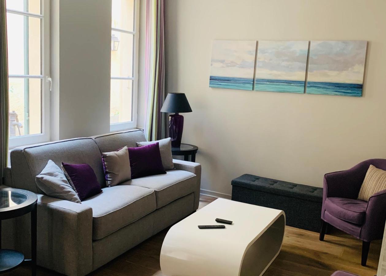 Appartement Versailles Quartier Notre Dame Au Pied Du Chateau Avec Parking Exterior foto